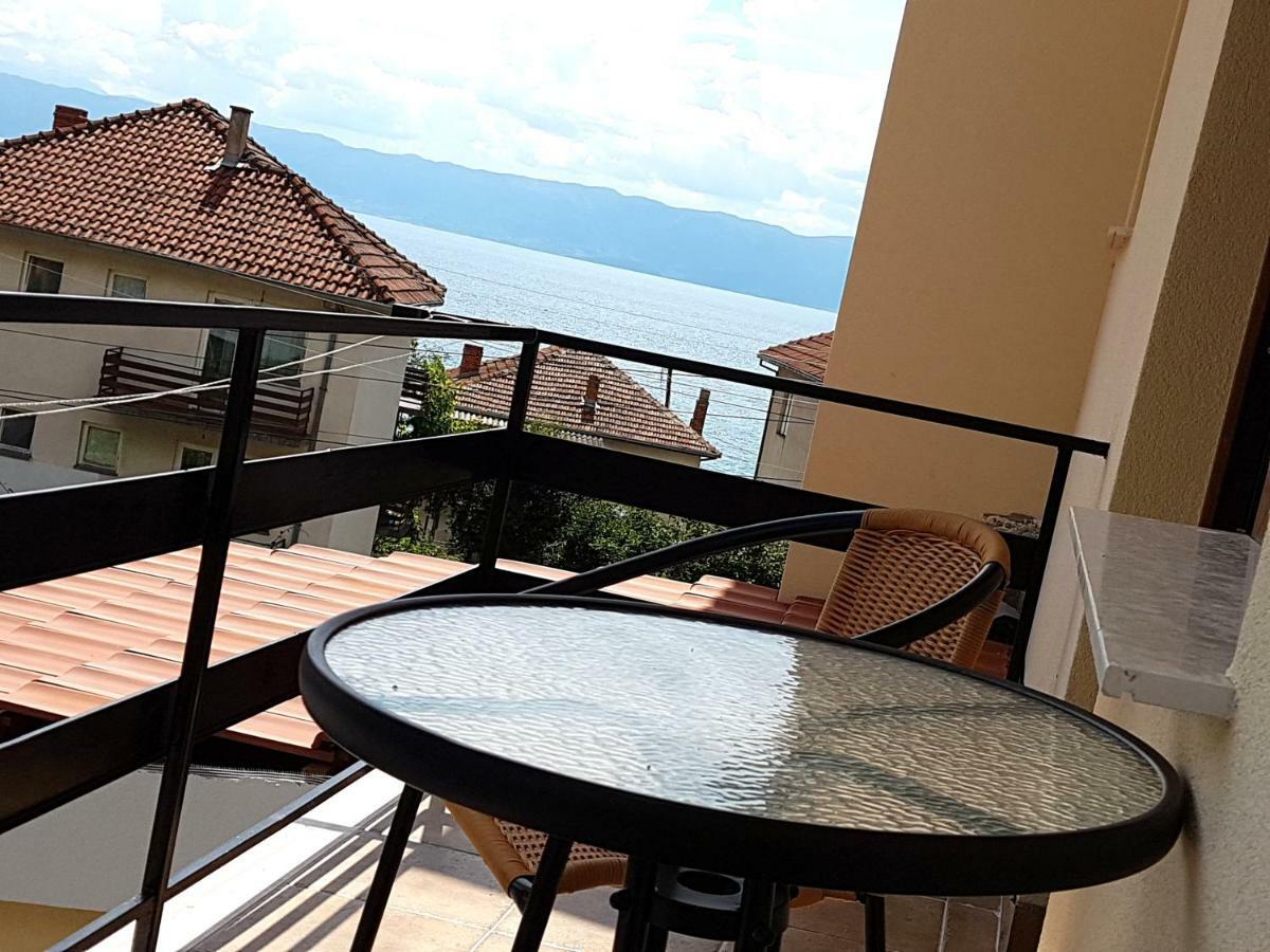 Et Larum Peštani Eksteriør billede