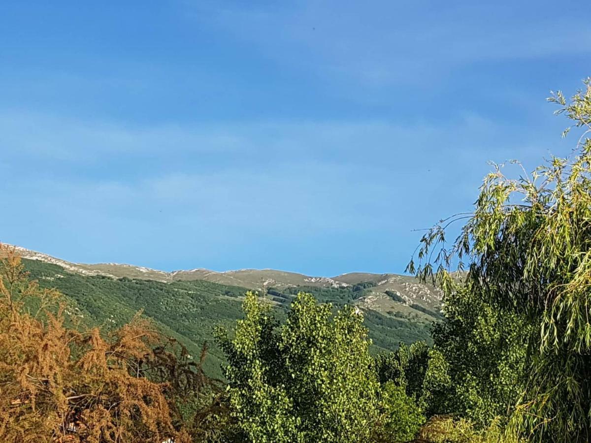 Et Larum Peštani Eksteriør billede